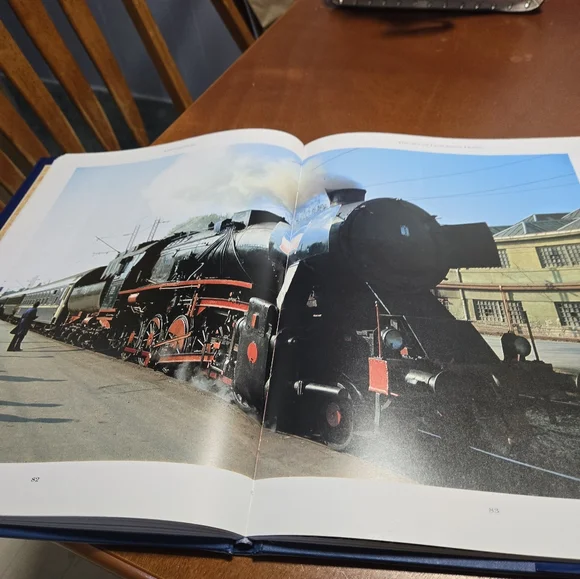 Locomotives train book - Picture 5 of 6